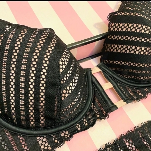 V.S.-Luxe Sexy Lined Plunge Lightly Padded Lace Bra & Matching Panty-32DD/M & XS - Picture 3 of 4